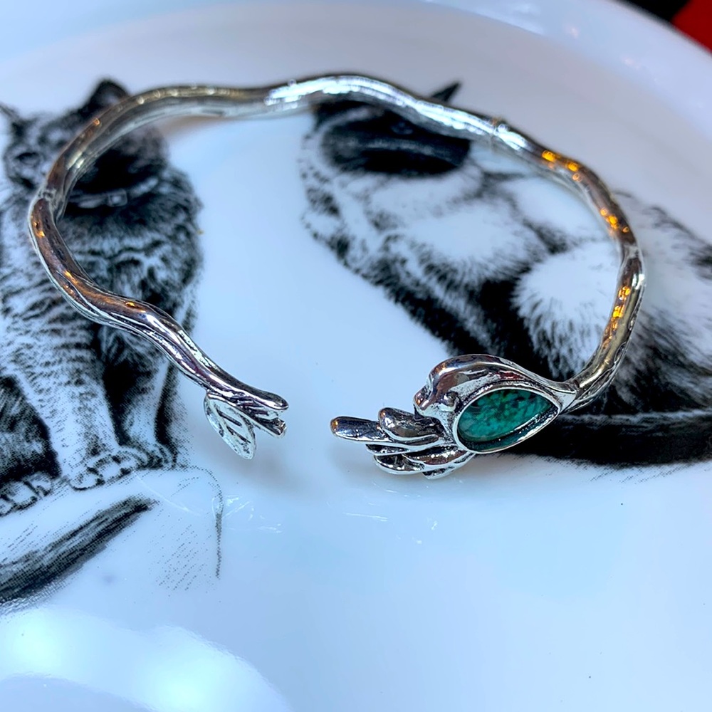 🍄Silver toned bird pattern bracelet